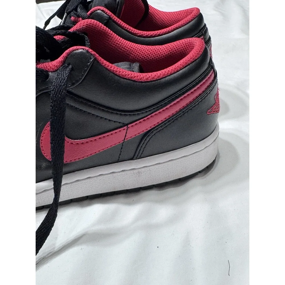 Air Jordan 1 Low size 8 Black/Fire Red Shoes Sneakers  553558 063 Excellent Euc‎